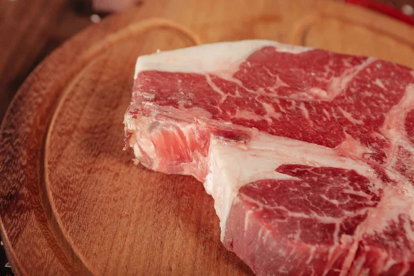 Großes Stück Rohes Schweinefleisch Zum Kochen Bereit — Stockfoto