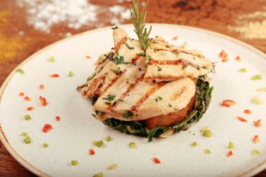 Masada lezzetli tavuk yemeği