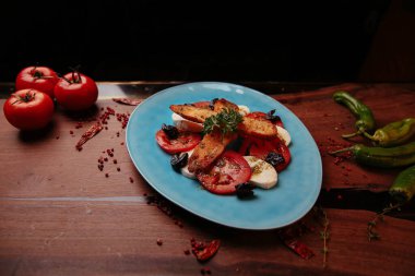 Yerel şeflerin pişirdiği ilginç yemekler.