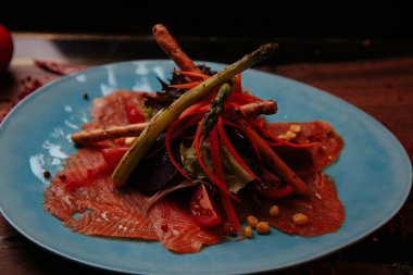 Yerel şeflerin pişirdiği ilginç yemekler.