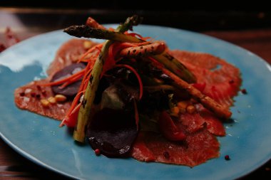 Yerel şeflerin pişirdiği ilginç yemekler.