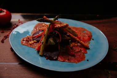 Yerel şeflerin pişirdiği ilginç yemekler.