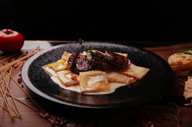 Taze ızgara biftek eti. 