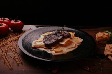 Taze ızgara biftek eti. 