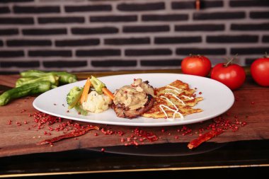 Masada nefis et yemeği. 