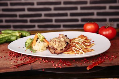 Masada nefis et yemeği. 