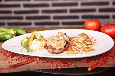 Masada nefis et yemeği. 