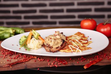 Masada nefis et yemeği. 