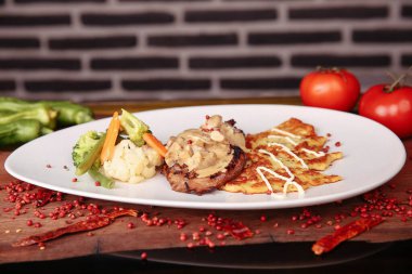 Masada nefis et yemeği. 