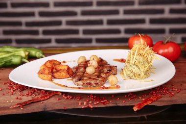 Masada nefis et yemeği. 