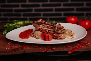 Masada nefis et yemeği. 