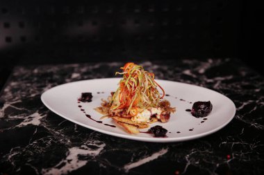 Yerel şeflerin pişirdiği ilginç yemekler.