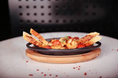 Yerel şeflerin pişirdiği ilginç yemekler.