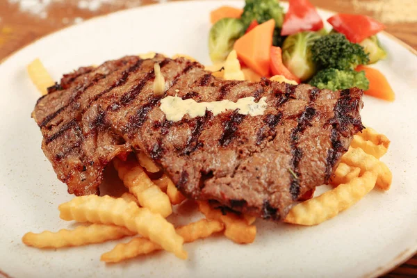 Deliciosa Refeição Carne Mesa — Fotografia de Stock