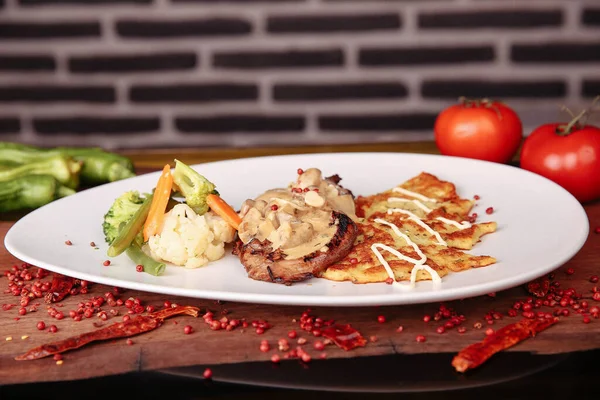 Masada nefis et yemeği. 