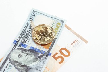 Euro banknotları, ABD doları ve bitcoin para