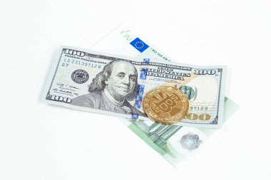 Euro banknotları, ABD doları ve bitcoin para