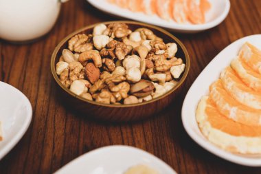 Karışık fındıklı bir tabak..