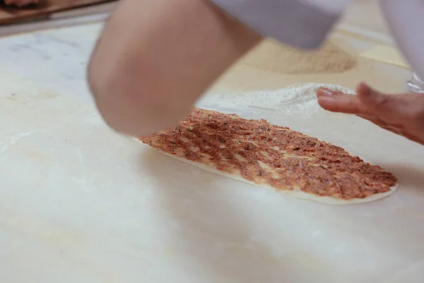 Fazendo Uma Pizza Turca Lahmacun Fast Food Comida Popular Rua — Fotografia de Stock