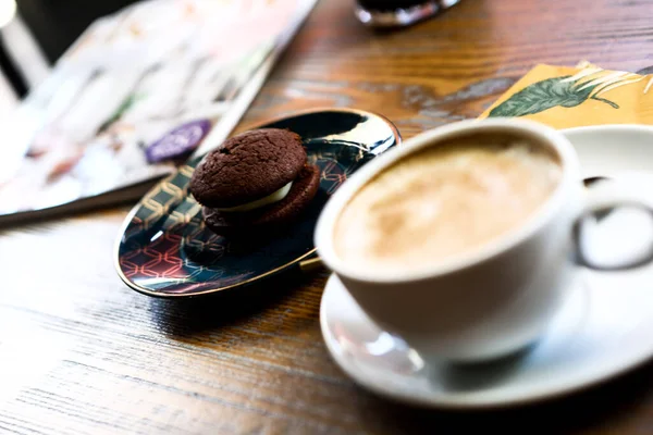 Copa Café Filtro Con Deliciosas Galletas — Foto de Stock