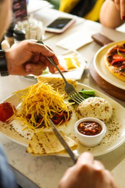 Masada nefis et yemeği. 