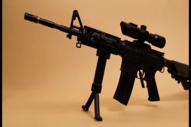 Siyah havalı tüfek, M4A1 hafif tüfek..