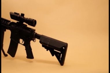 Siyah havalı tüfek, M4A1 hafif tüfek..