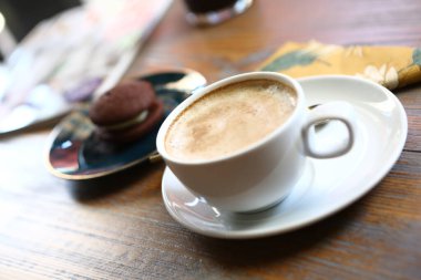 Bir grup çeşit kurabiye. Çikolata parçacıklı, yulaflı, kuru üzümlü, beyaz çikolatalı.