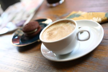 Bir grup çeşit kurabiye. Çikolata parçacıklı, yulaflı, kuru üzümlü, beyaz çikolatalı.