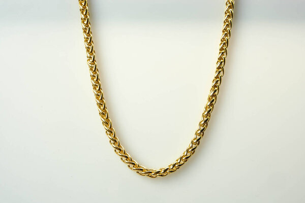 Дорогие ювелирные изделия из золота и бриллиантов