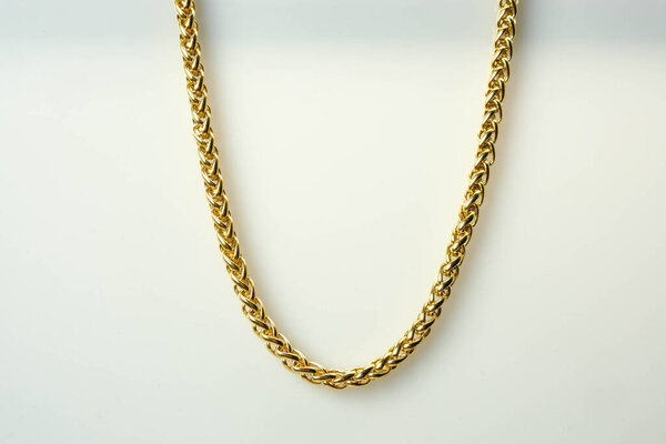 Дорогие ювелирные изделия из золота и бриллиантов