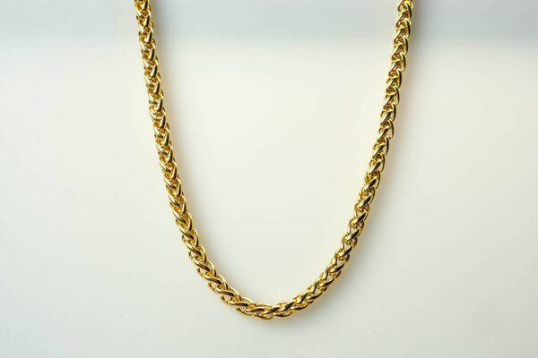 Дорогие ювелирные изделия из золота и бриллиантов