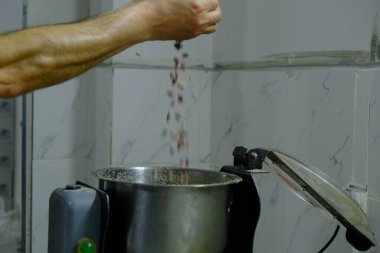 Geleneksel hindistancevizli tatlı baklavası. Ev yapımı fındıklı ve ballı baklava..