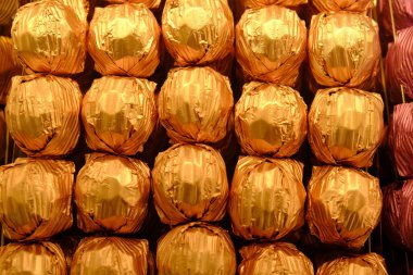 bir sürü değişik çikolatalı pralin