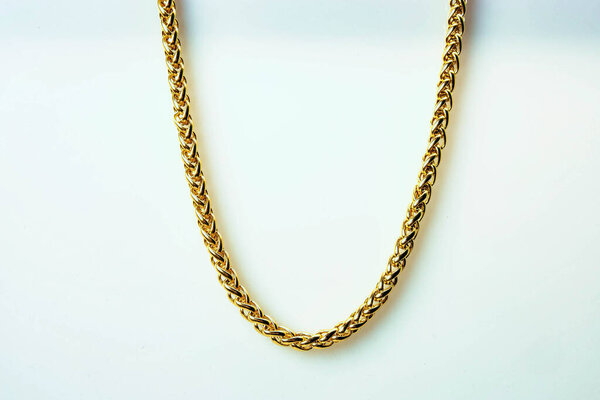 Дорогие ювелирные изделия из золота и бриллиантов