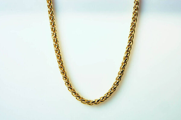 Дорогие ювелирные изделия из золота и бриллиантов