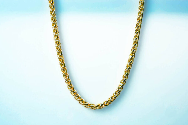 Дорогие ювелирные изделия из золота и бриллиантов