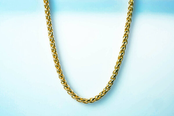 Дорогие ювелирные изделия из золота и бриллиантов