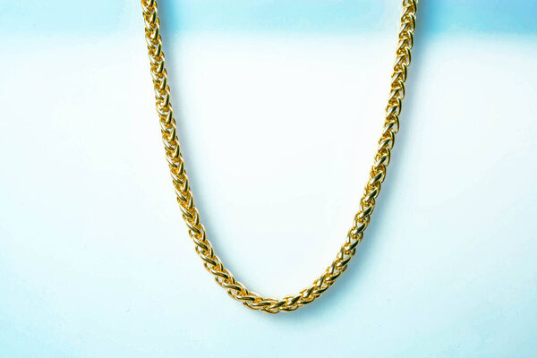 Дорогие ювелирные изделия из золота и бриллиантов