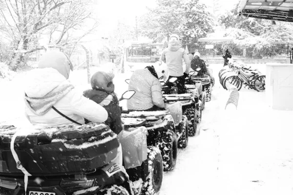 Helmet Sitting Atv Quad Bike Mountains — Fotografia de Stock