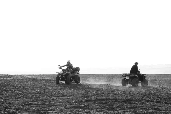 Helmet Sitting Atv Quad Bike Mountains — Stockfoto