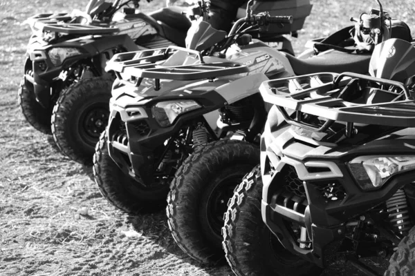 Helmet Sitting Atv Quad Bike Mountains — Fotografia de Stock