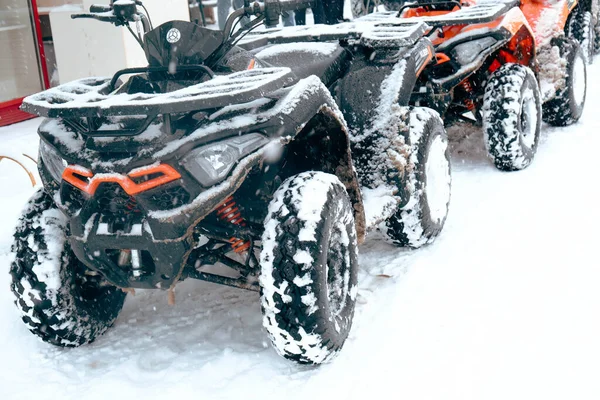 Helmet Sitting Atv Quad Bike Mountains — Stock Photo, Image