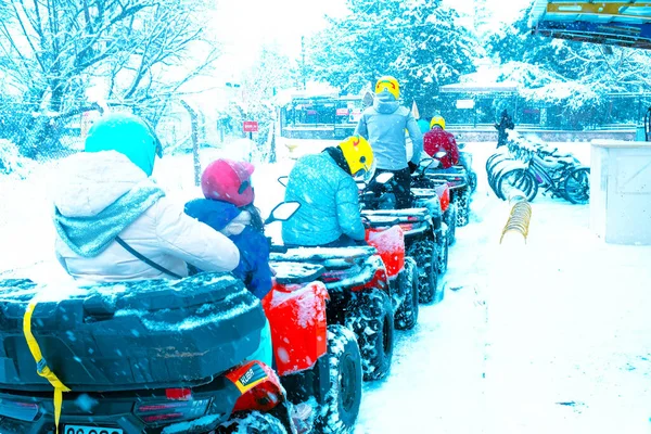 Helmet Sitting Atv Quad Bike Mountains — Foto Stock