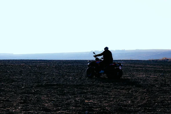 Helmet Sitting Atv Quad Bike Mountains — Fotografia de Stock