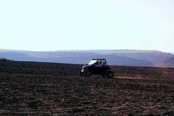 Helmet Sitting Atv Quad Bike Mountains — 스톡 사진