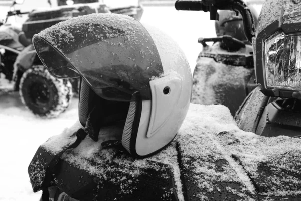 Helmet Sitting Atv Quad Bike Mountains — Stock Fotó