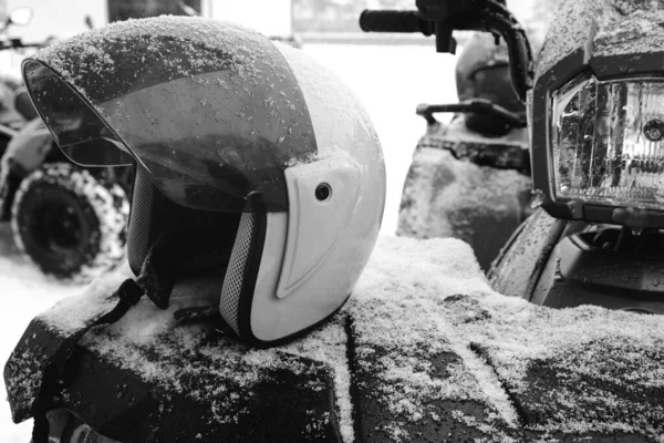 Helmet Sitting Atv Quad Bike Mountains — Stock Photo, Image