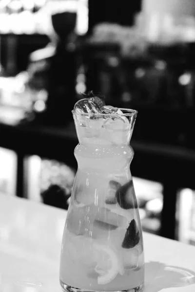 Алкогольний Коктейль Столі Ресторані — стокове фото