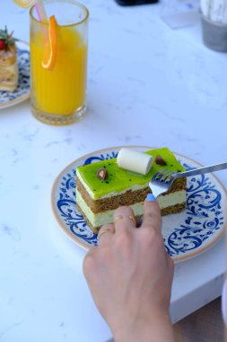 Masada lezzetli bir pasta var.